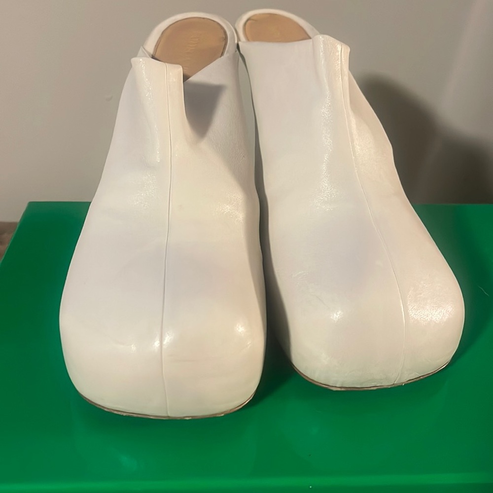 Size 40 size 9 US Bottega Veneta platform Clog/Mule cream color